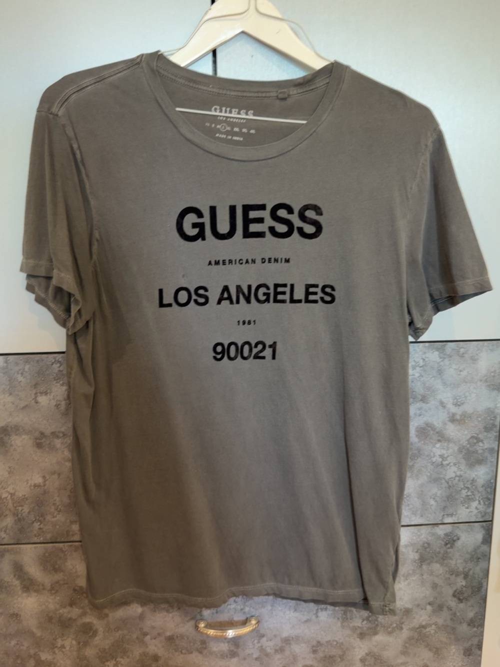 Guess t-shirt